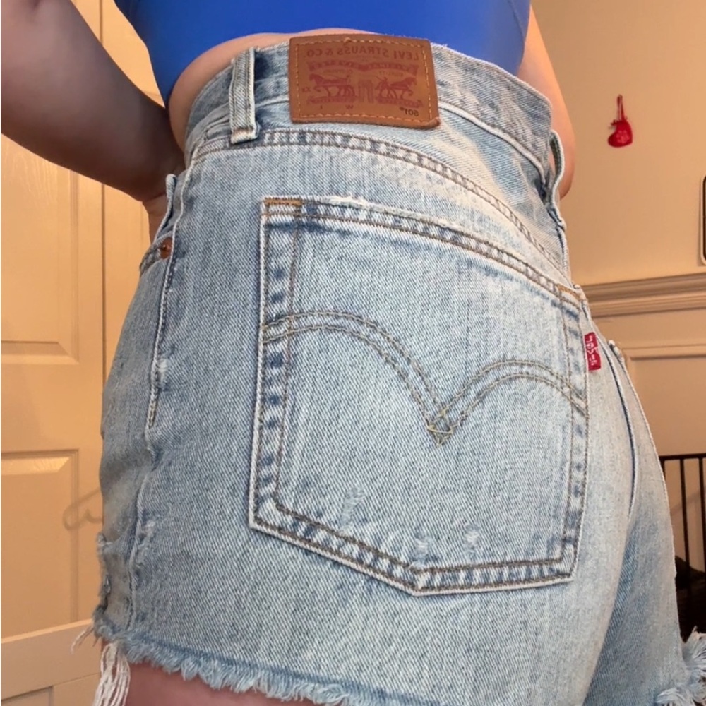 Levi's Women's Light Blue Denim Shorts - Picture 7 of 9